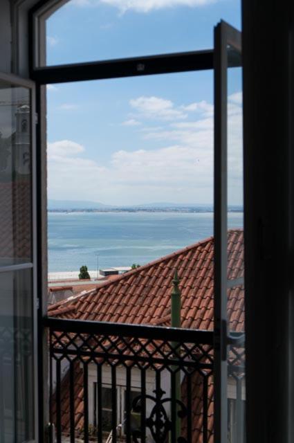 Апартаменты Downtown Alfama & Me Лиссабон Экстерьер фото